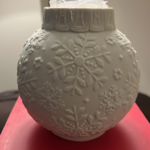 Lenox Snowflake china tealight - Picture 2 of 3
